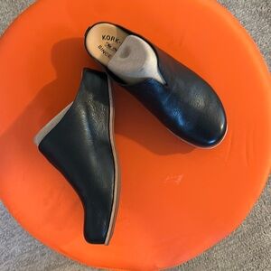 black leather KORK-EASE PARA slip-on slide wedge mule sz 8/39